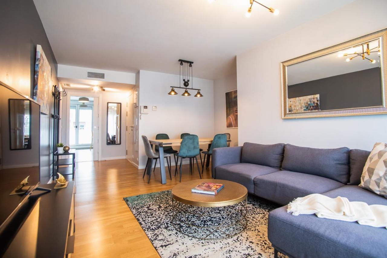 Tendency Apartments Forum Sant Adria de Besos Bagian luar foto